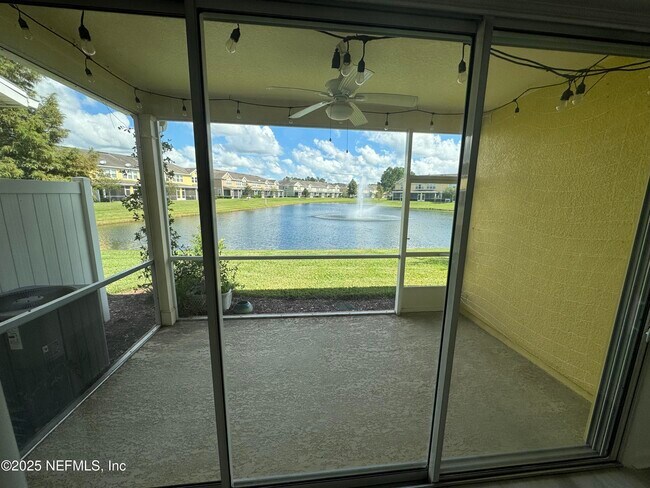 Building Photo - 6798 Roundleaf Dr