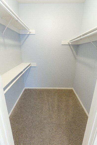 Building Photo - 6495 E Happy Canyon Rd