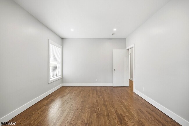 Building Photo - 40 Jardine Rd