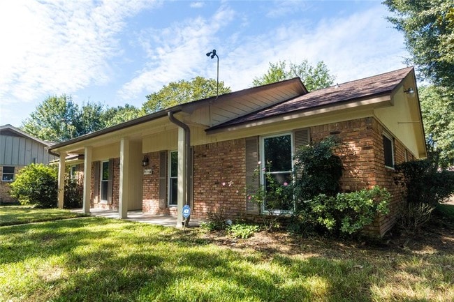 Building Photo - 5402 Sheraton Oaks Dr