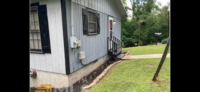 Building Photo - 616 Indianola Dr