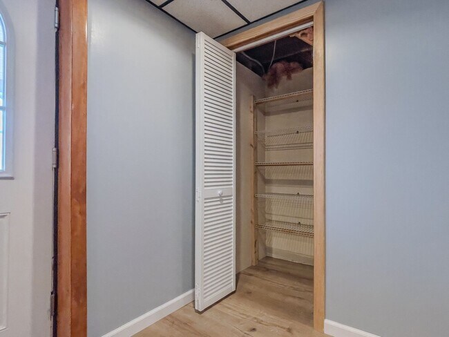 Building Photo - Refined Ranch Living in a Private Natural Setting