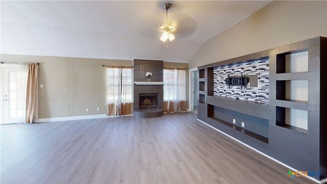 Building Photo - 4205 Bluestem Ln