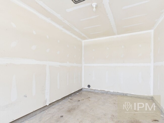 Building Photo - Beautiful 4 Bedroom, 2.5 Bath Townhome in Regents Glen!