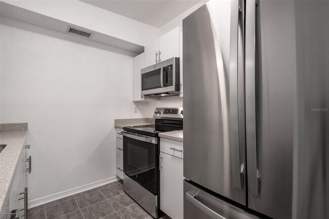 Building Photo - 927 W Olympia Ave