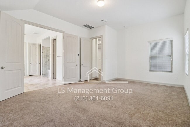 Building Photo - 1041 Water Oak