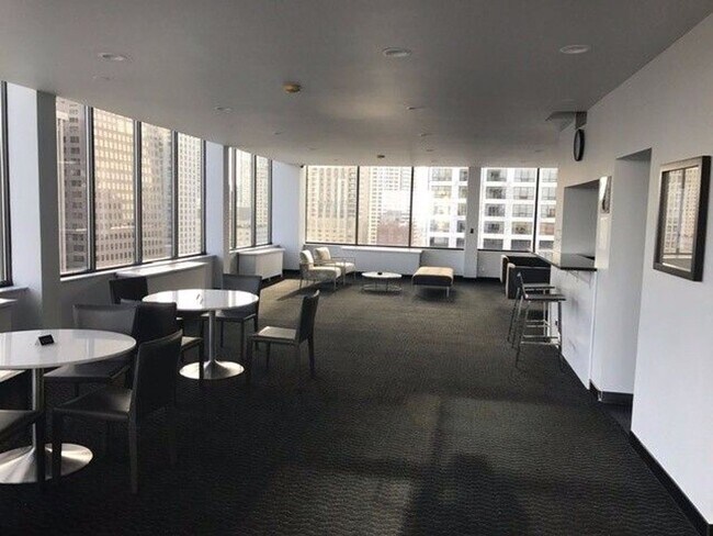 Building Photo - STREETERVILLE'S 1bed/1bath Available
