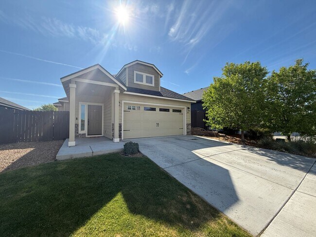 Building Photo - CHECK OUT THIS BEAUTIFUL HOME IN MAPLE MEADOWS!!