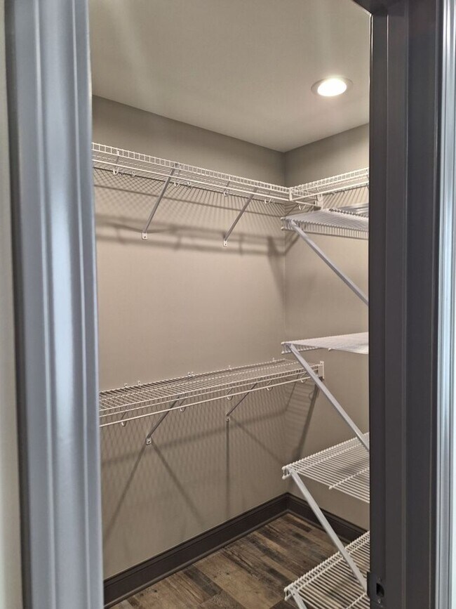 Building Photo - NEW DUPLEX Conveniently located to 40 West