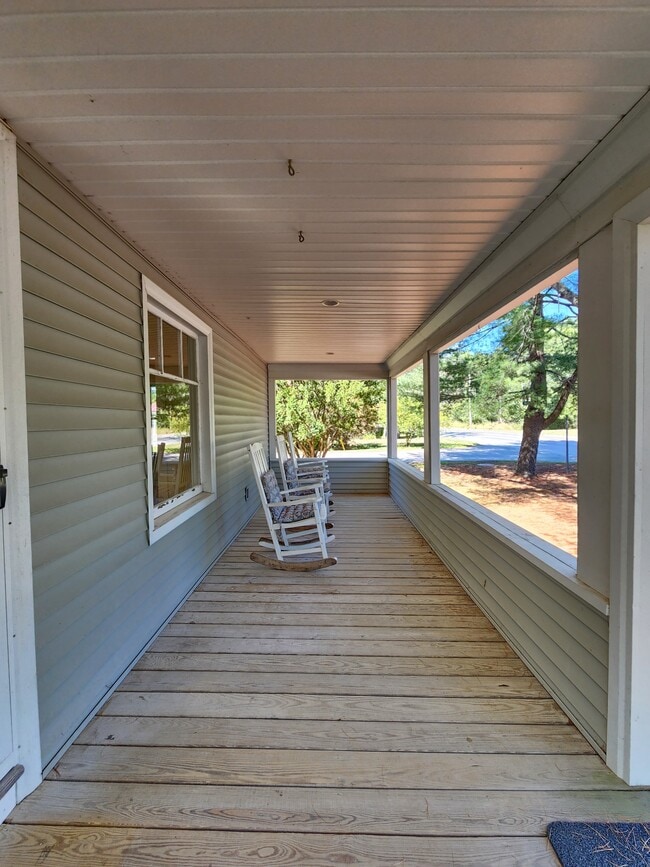 Building Photo - 387 College Ave