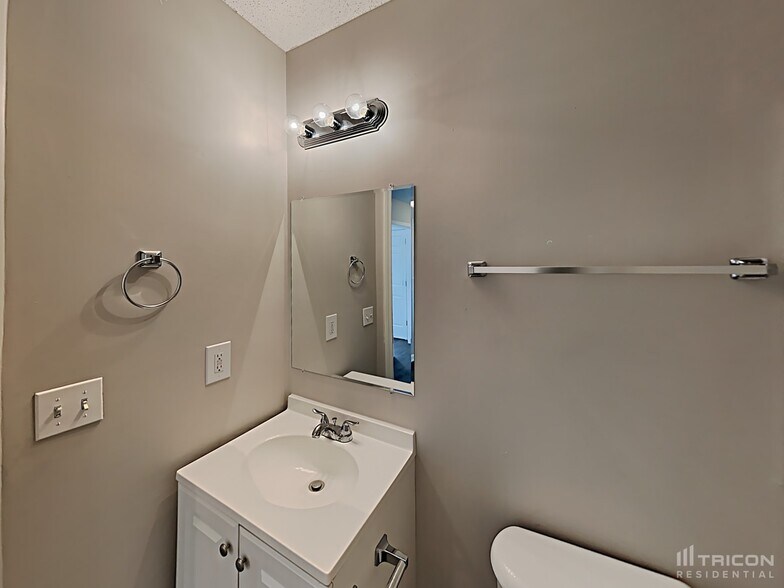 Building Photo - 8 Glennvale Ct