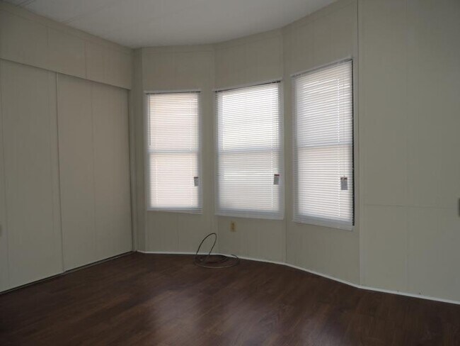 Building Photo - 965 Weems Chapel Rd