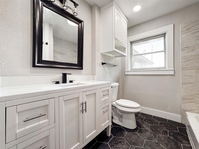 Building Photo - 2108 Ontario Ave