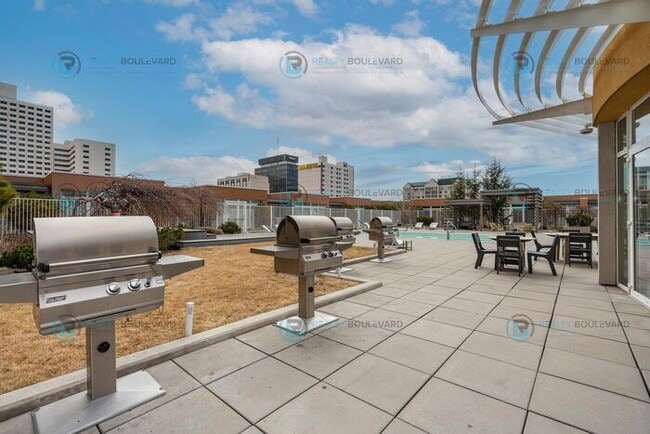 Building Photo - Modern 1 Bedroom 1 Bath Luxury Condo at Th...