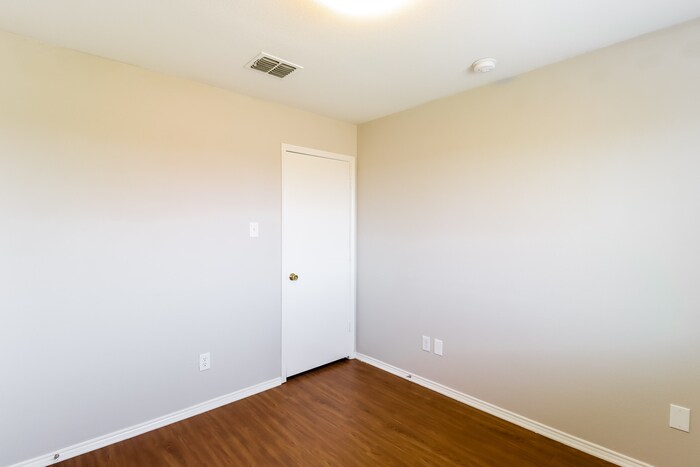 Building Photo - 1411 Dakota Trail