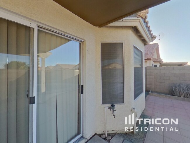 Building Photo - 12209 W Edgemont Ave