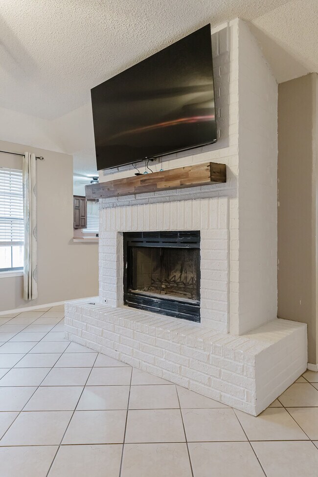 Building Photo - 1105 Gordon Blvd