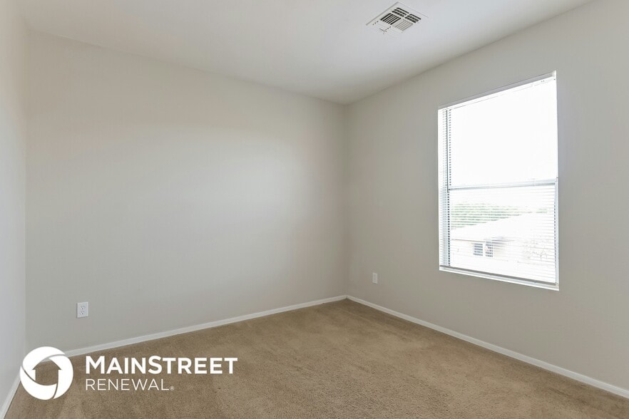 Building Photo - 7080 S Dunnock Dr