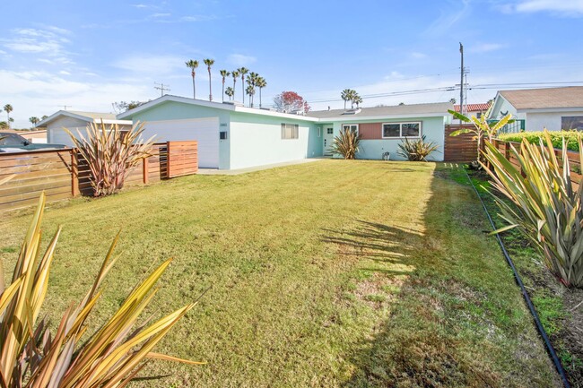 Building Photo - Updated 3 bedroom Home with Fenced Yard