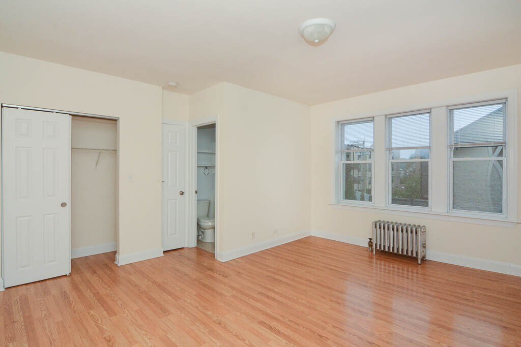 Building Photo - 2600 N Kimball Ave