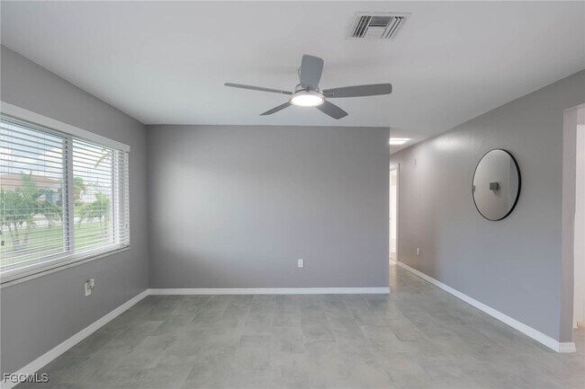 Building Photo - 409 SW 44th St