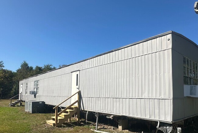 Building Photo - 450 Harmon Ln