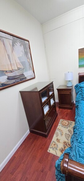 Building Photo - 1447 Lincoln Way