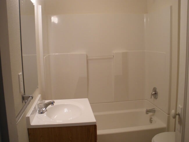 Building Photo - Cute 2 Bed 1 Bath Cottage like Home in Buckley