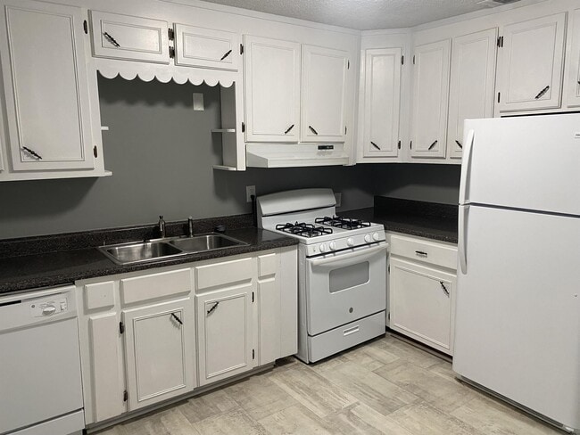 Building Photo - 3932 Brookmont Dr