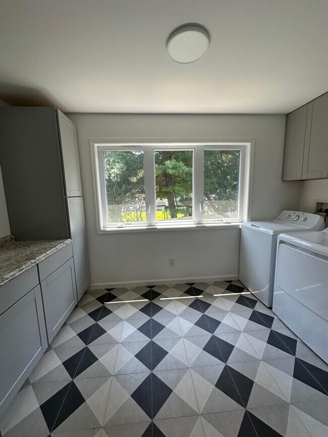 Building Photo - 250 Blauvelt Rd