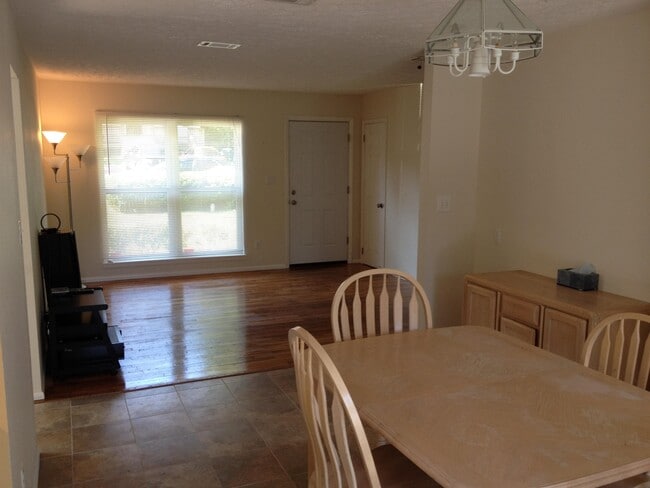 Building Photo - 1306 Elberta Dr