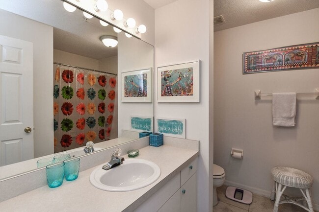 Building Photo - 4228 Central Sarasota Pkwy