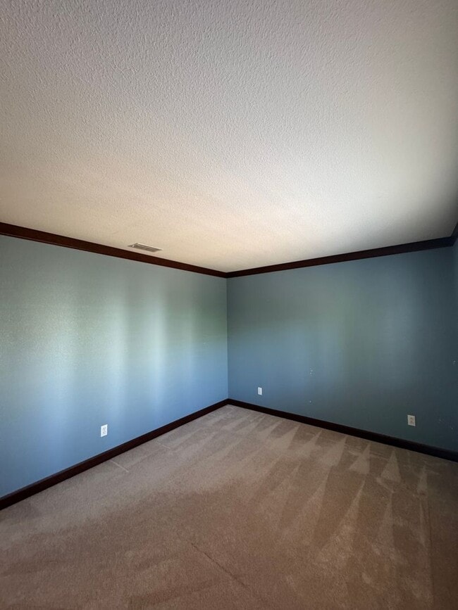 Building Photo - 1762 River Oaks Cir