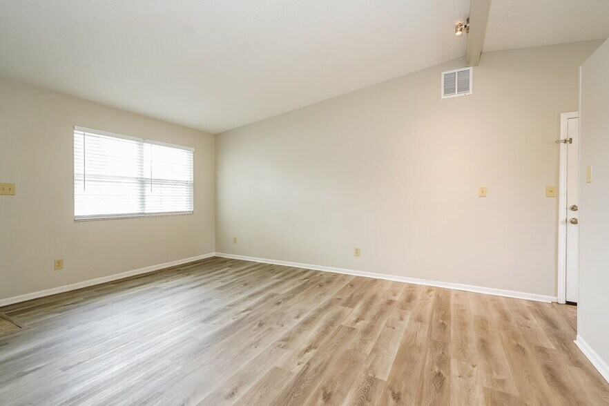 Building Photo - 3628 Valley Lake Dr