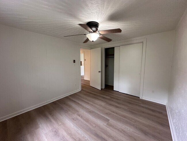 Building Photo - For Rent – $1,200/month | 2 Bed | 1 Bath