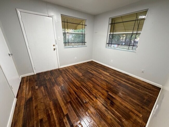 Building Photo - Comfortable 3-Bedroom Home for Rent