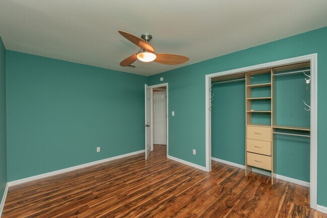 Building Photo - Fully Updated 3BR/2BA in Martinez – Vaulted Ceilings, Stone Fireplace & Fenced Yard!