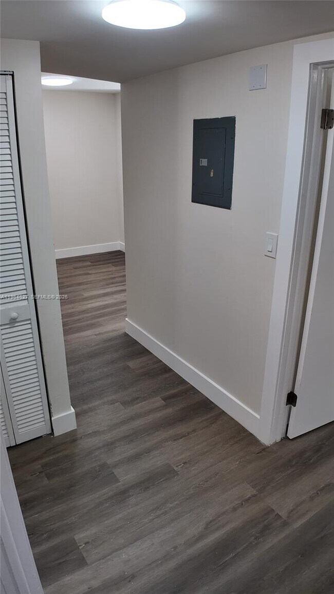 Building Photo - 5400 W 21st Ct