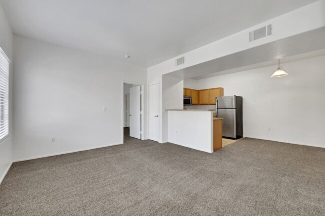 Building Photo - 2 Bedroom Condo