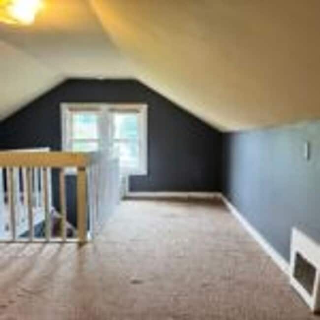 Building Photo - 1307 N 20th Ave E