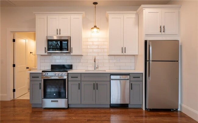 Building Photo - 15 Cranston Ave