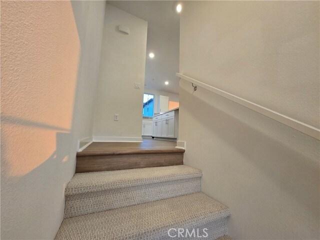Building Photo - 5961 Huntington Dr