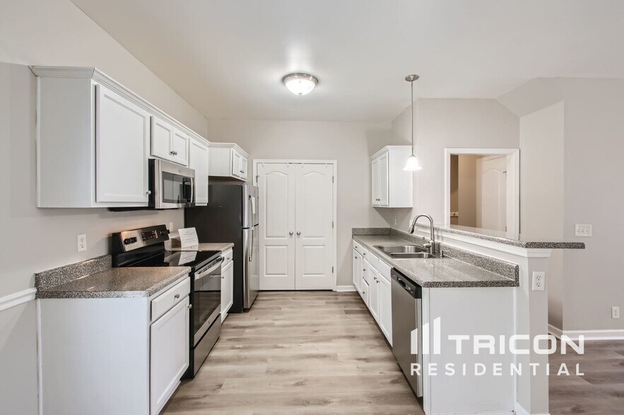 Building Photo - 4006 New London Ct