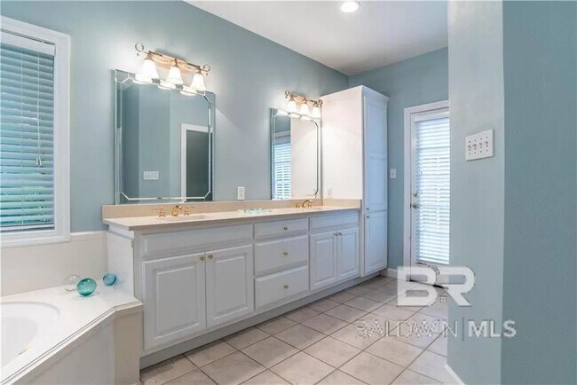Building Photo - 30587 Middle Creek Cir