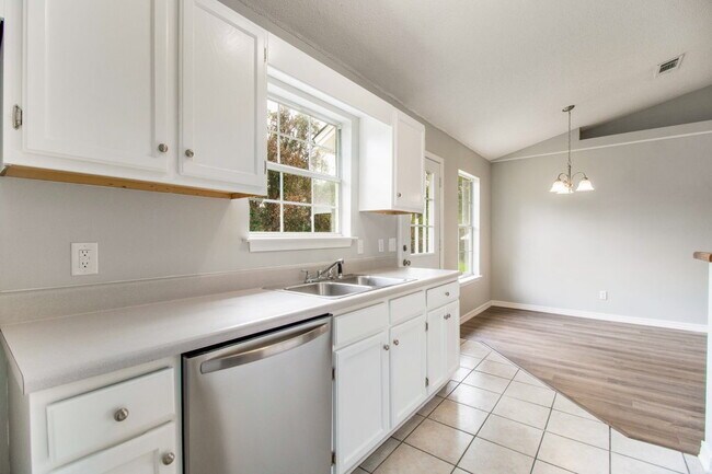 Building Photo - 1015 Sable Dr