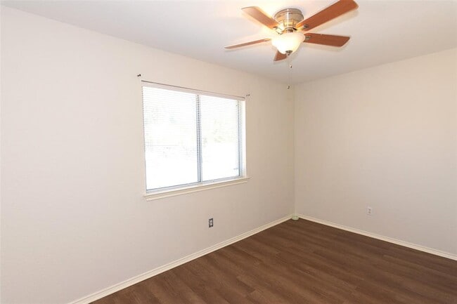 Building Photo - 2321 Friarcreek Loop