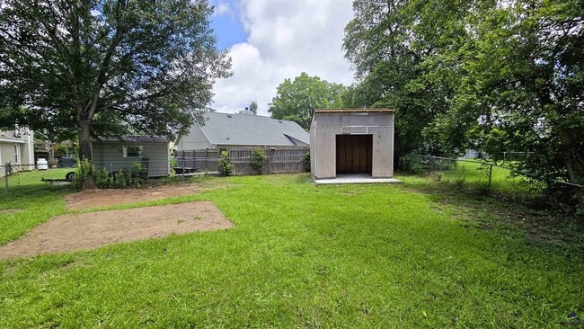 Building Photo - 102 Buckskin Dr