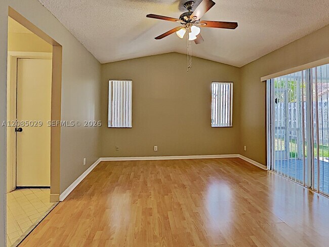 Building Photo - 1380 Presidio Dr