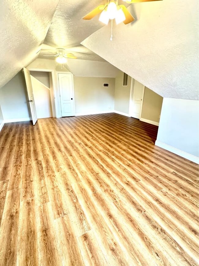 Building Photo - 1110 Athens Dr