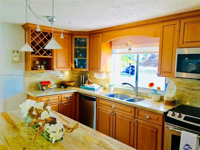 Building Photo - 30 Jean La Fitte Dr